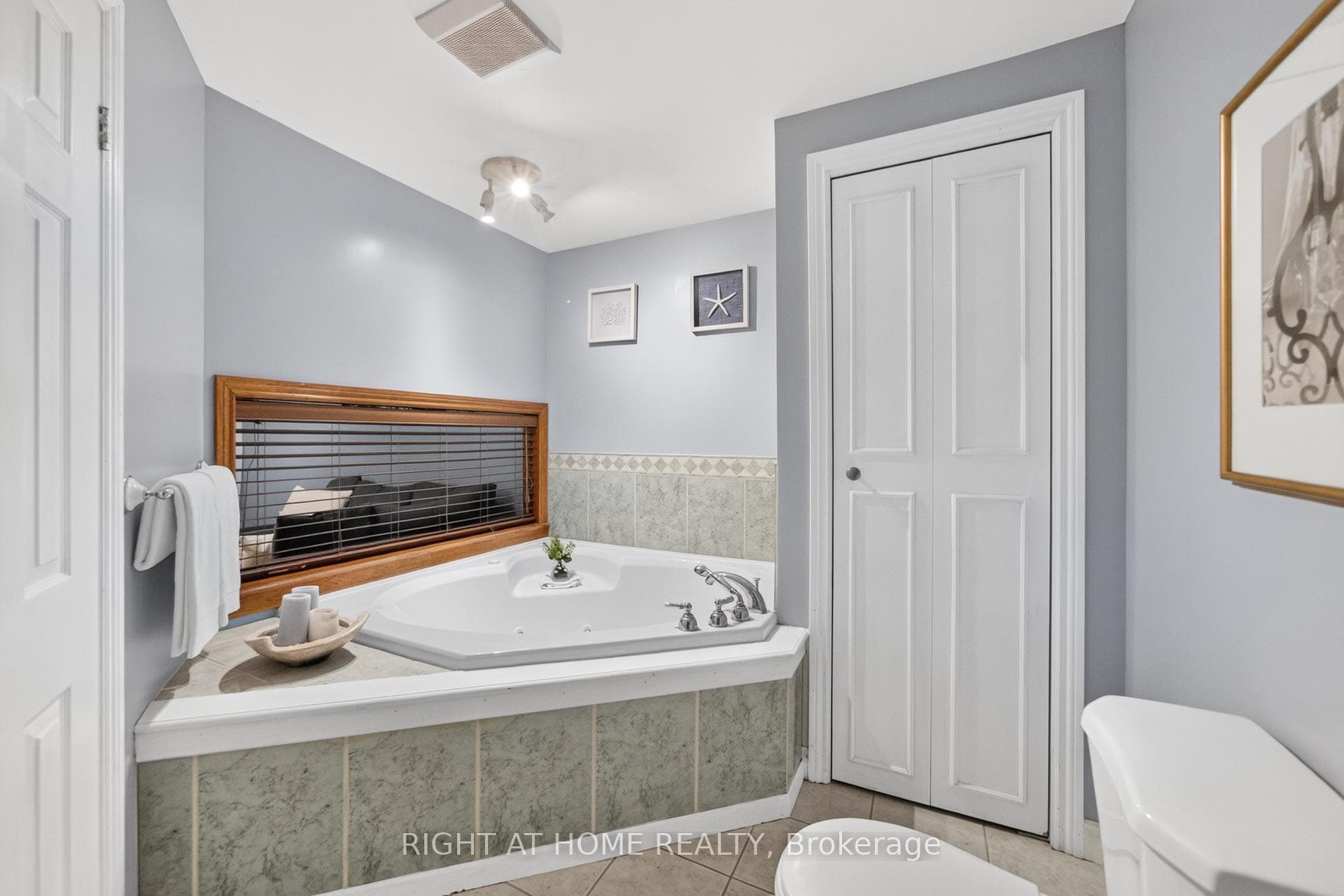 Watch Movies from the tub through the window