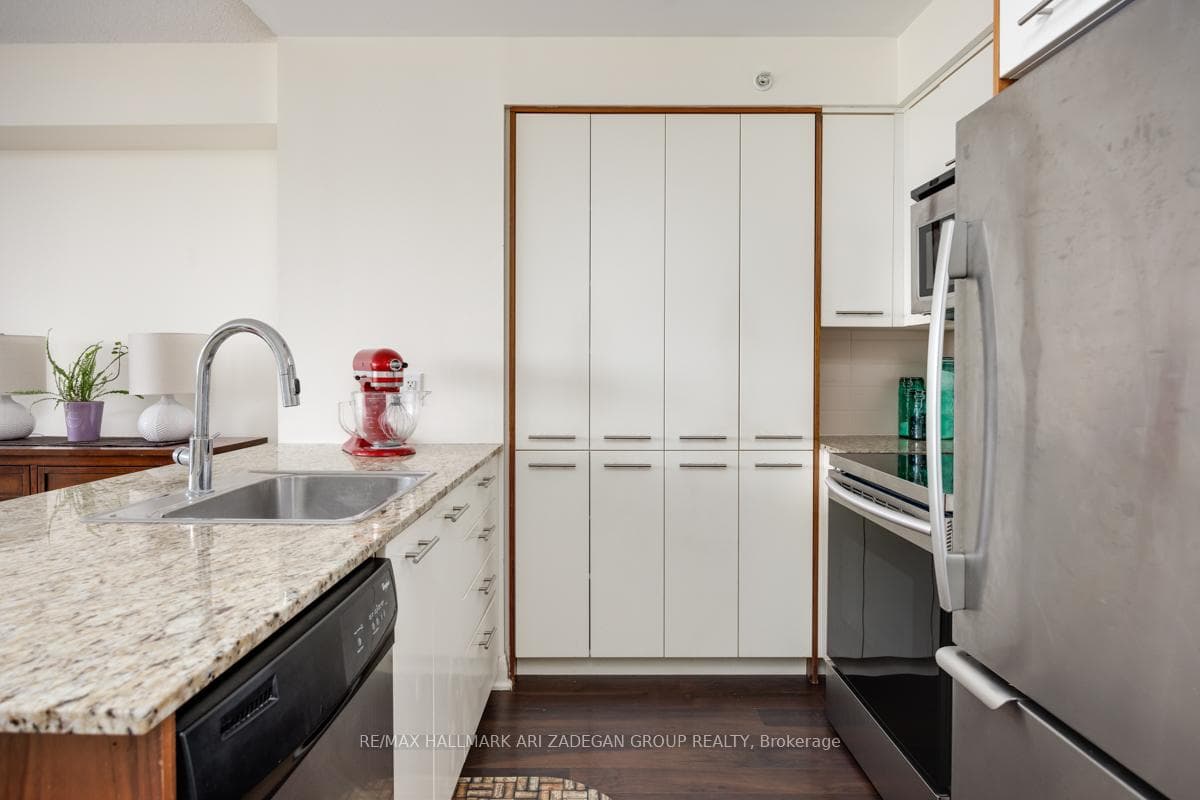 Lots of cupboard space in the Kitchen
