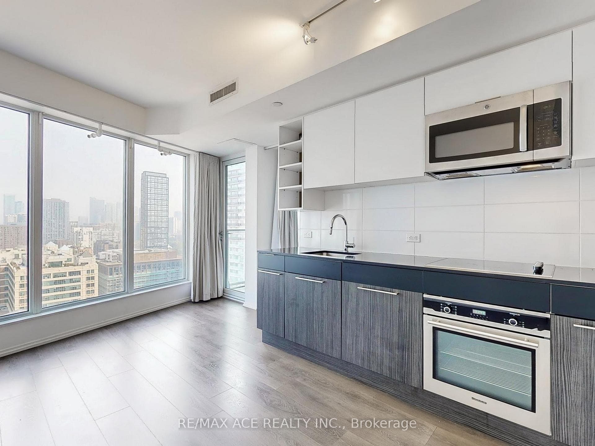 68 Shuter Street Unit 2809 photo 13