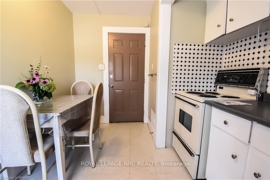 200 RUSSELL Avenue Unit 3 photo 12