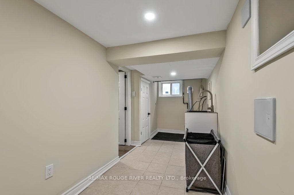 62 Bowie Avenue photo 29