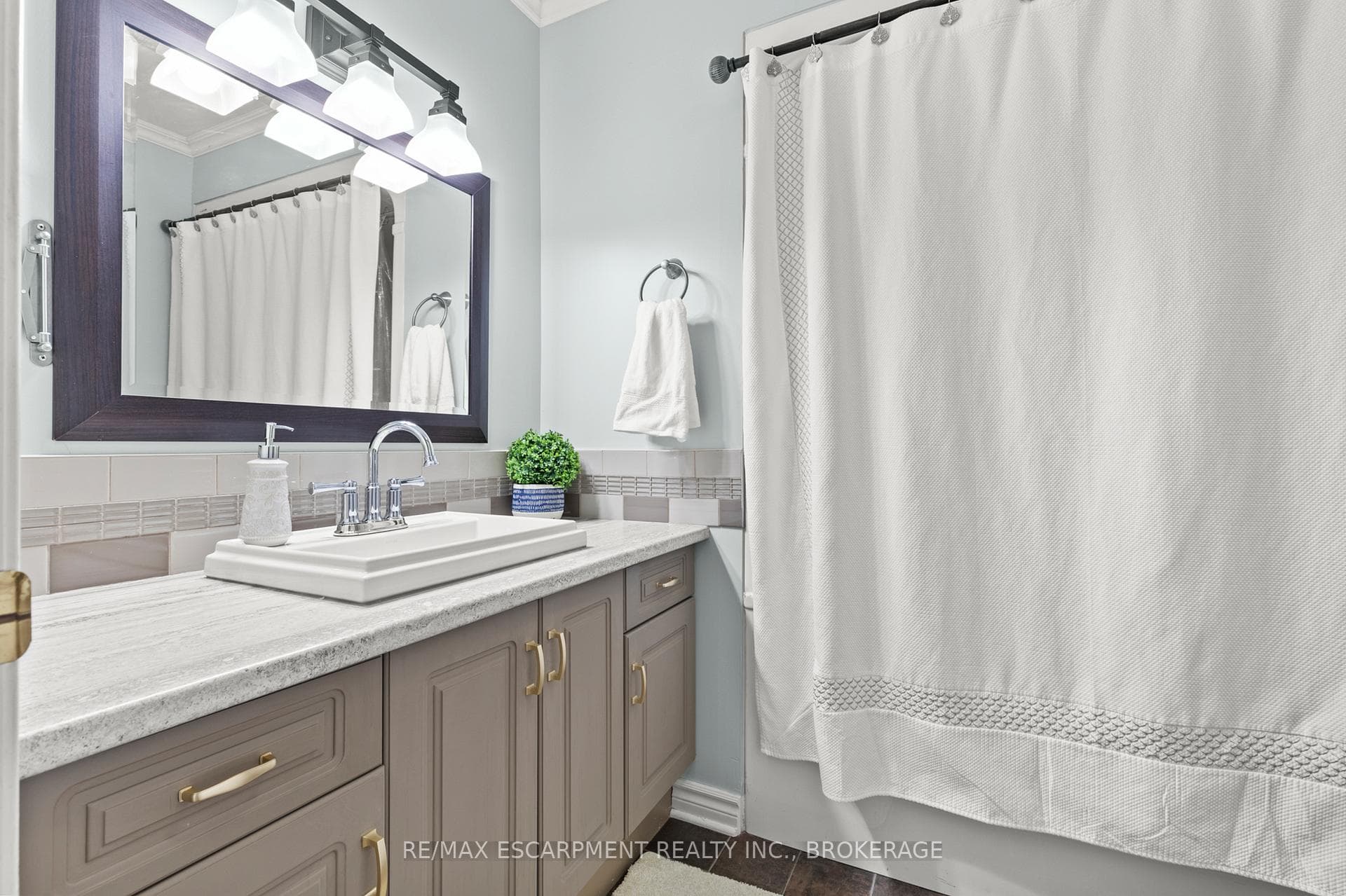 19 Bartlett Avenue Unit 10 photo 19