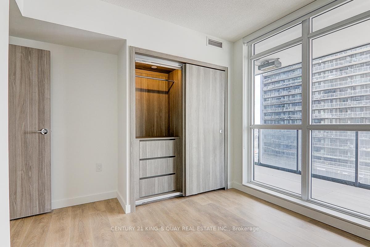 38 Widmer Street Unit 2011 photo 8