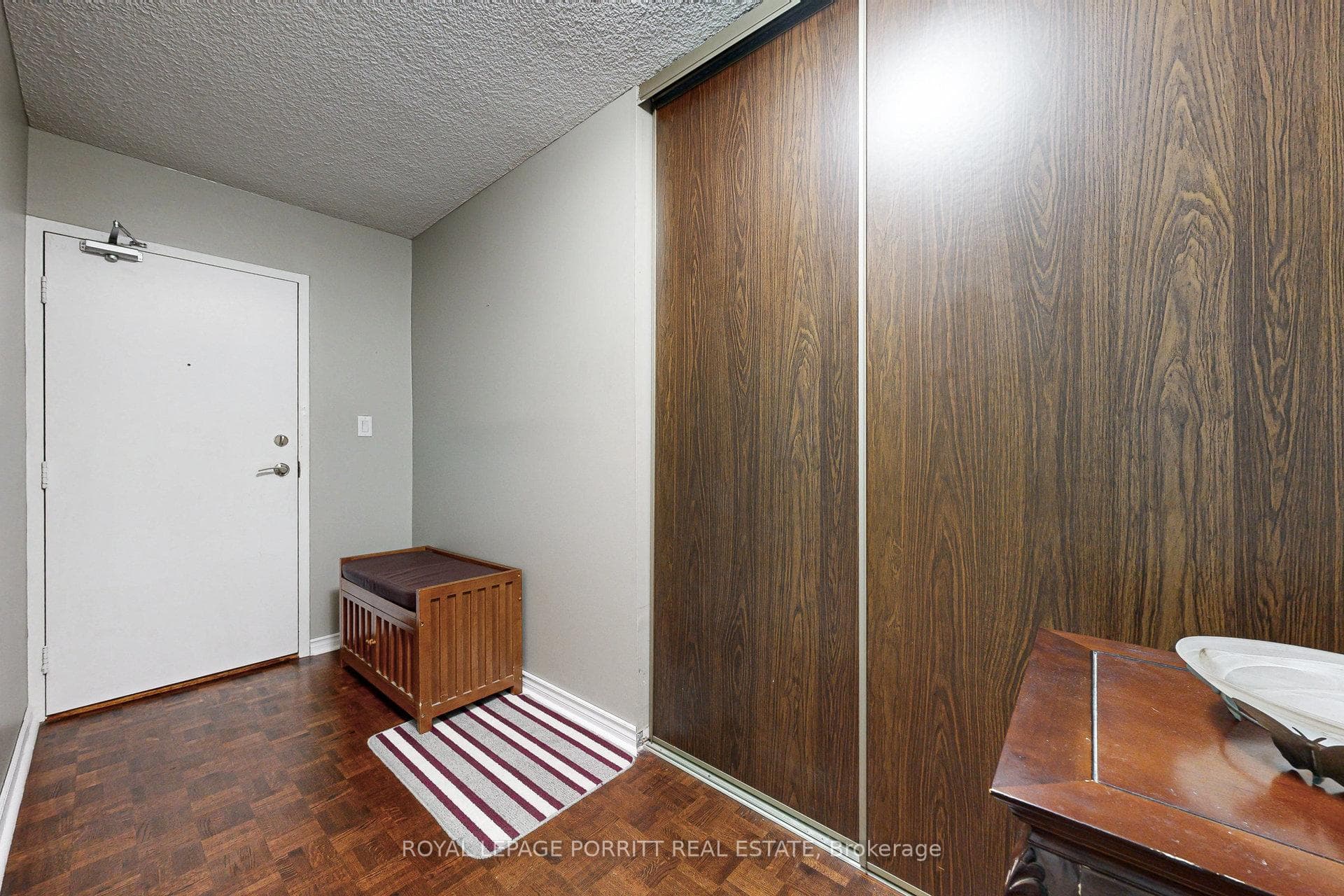 1535 Lakeshore Road Unit 201 photo 3