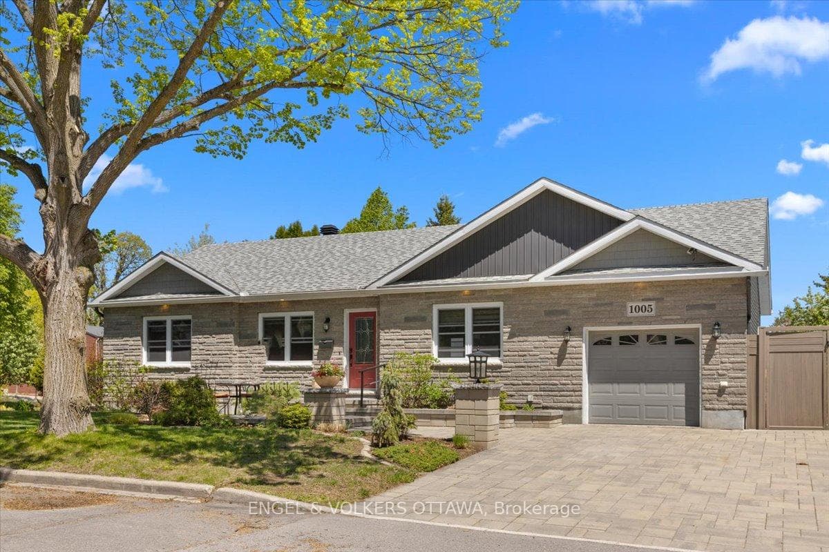 1005 Gold Crescent photo 2