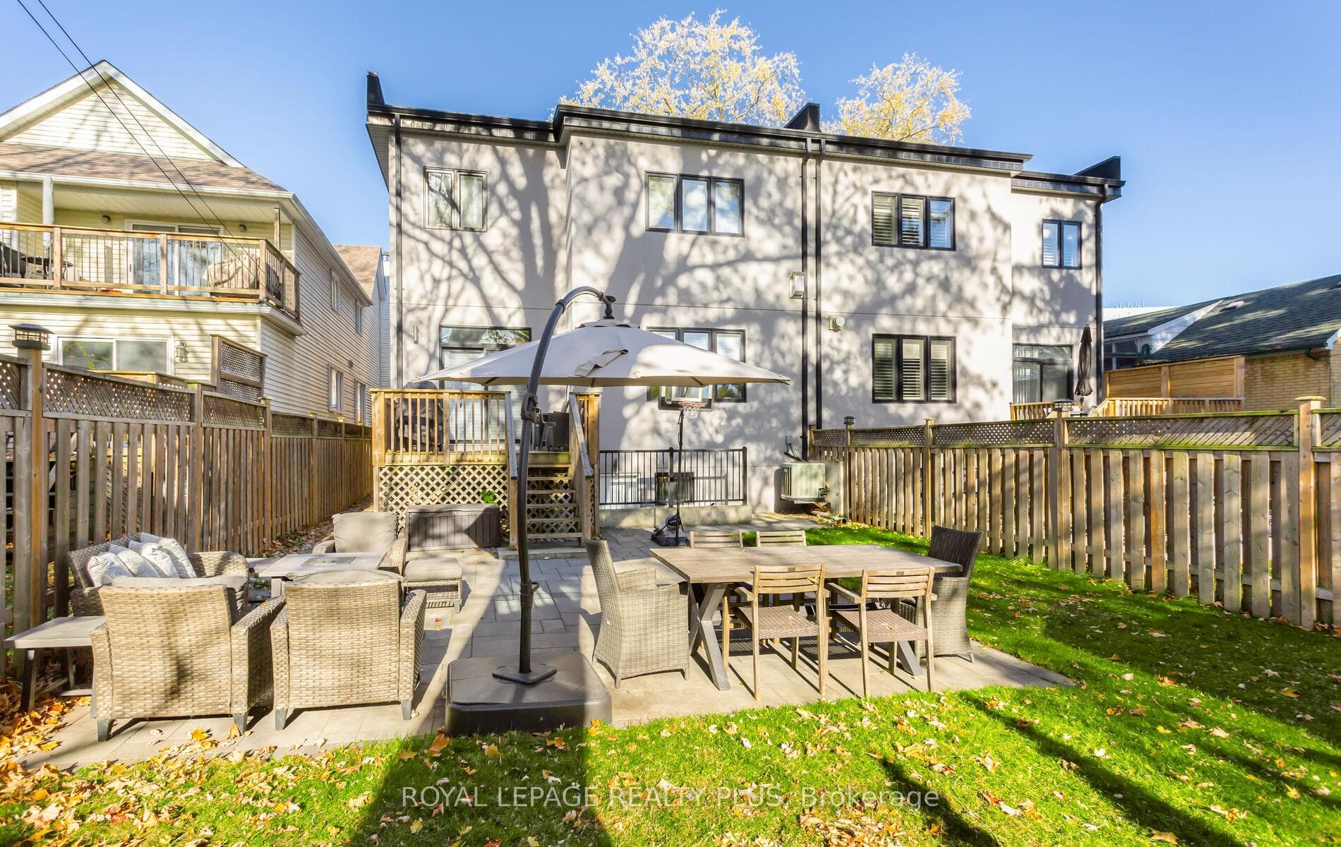 16B Benson Avenue photo 37