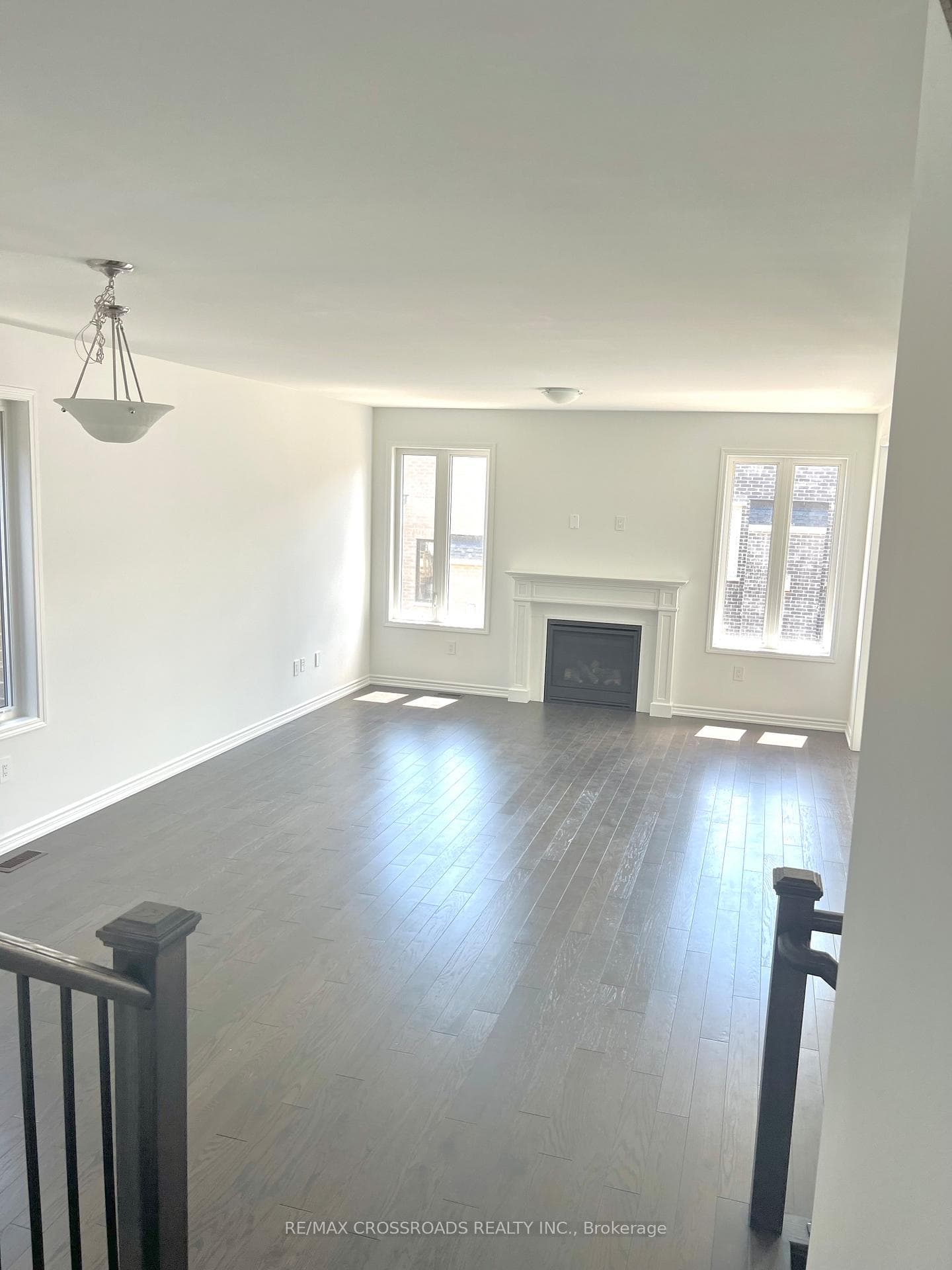 1421 Mockingbird Square photo 6