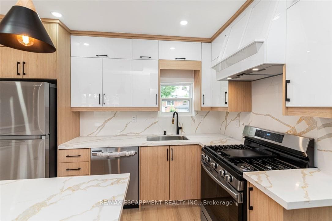 588 Barnaby Street photo 12