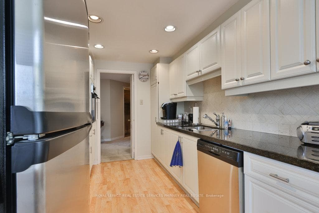 1903 Pilgrim Way Unit 305 photo 17