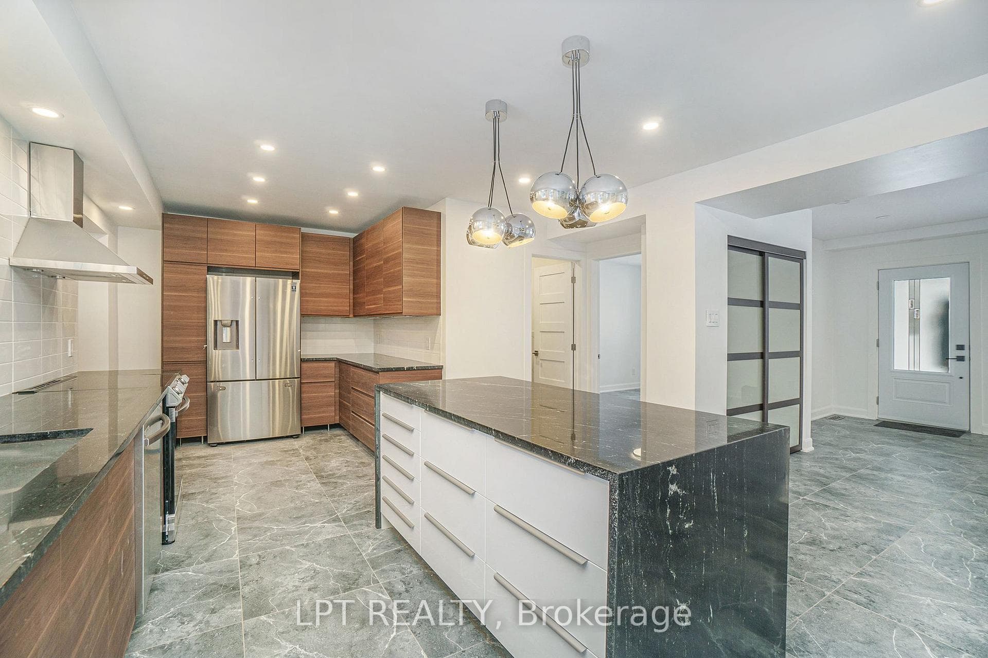 2112 Alta Vista Drive photo 7
