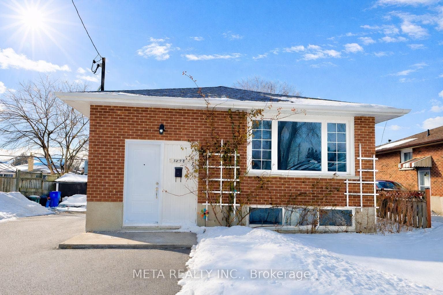 1398 Lakefield Street photo 22