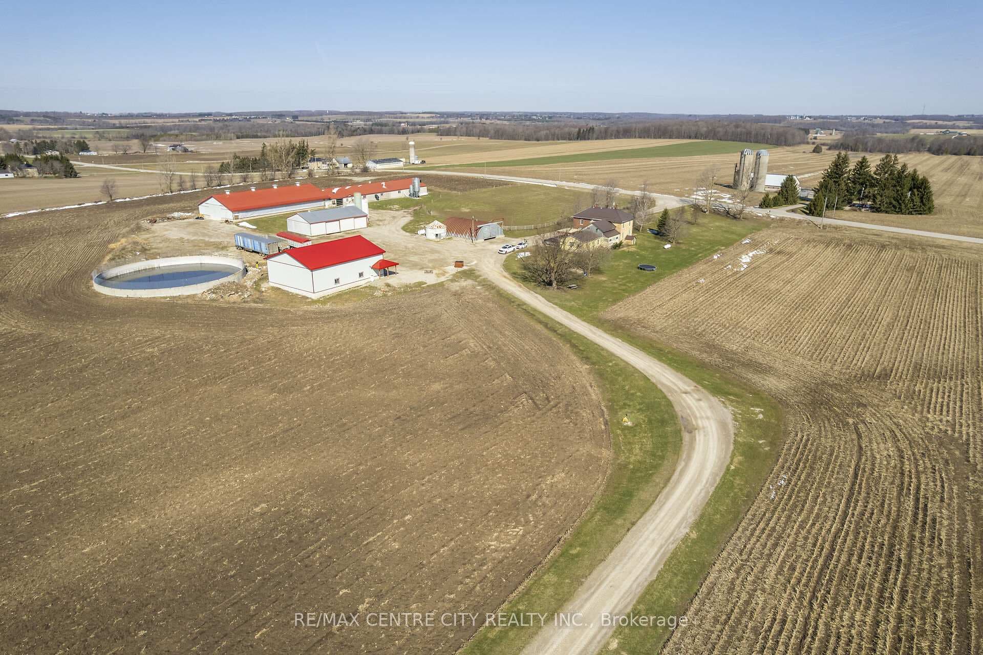 737 Conc 12E Road photo 24
