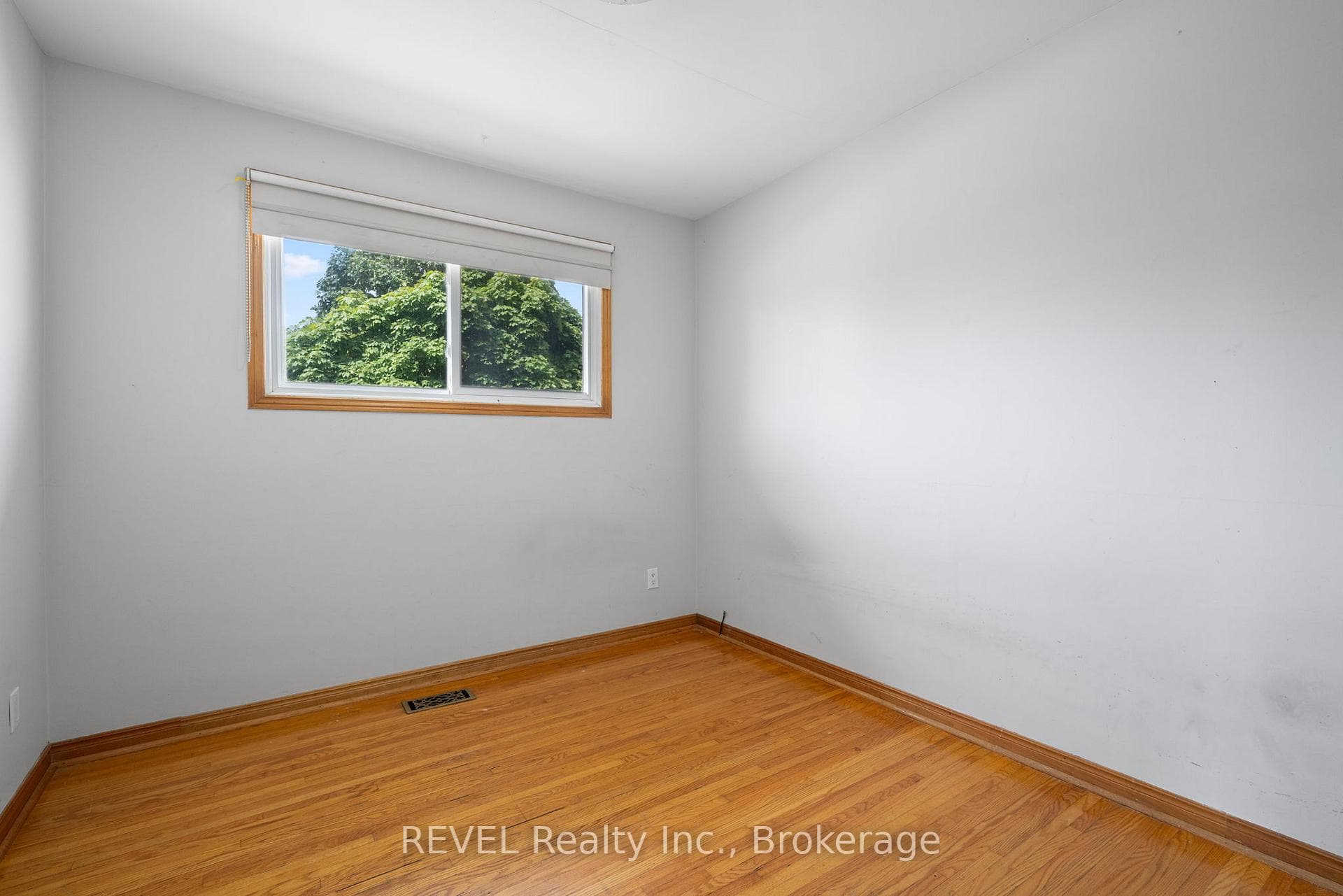 167 Wellington Street photo 21