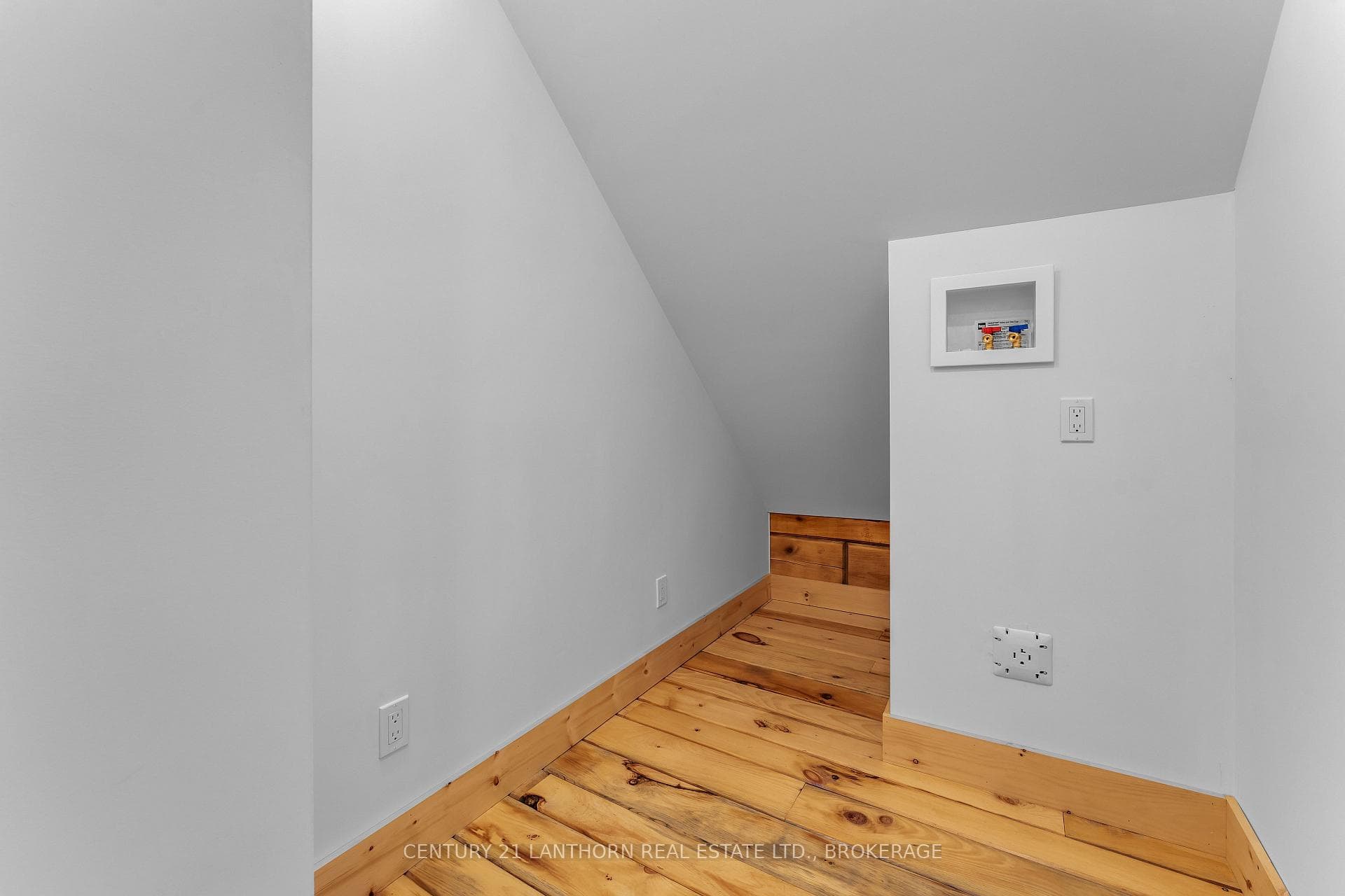 1120B Warrington Road photo 26