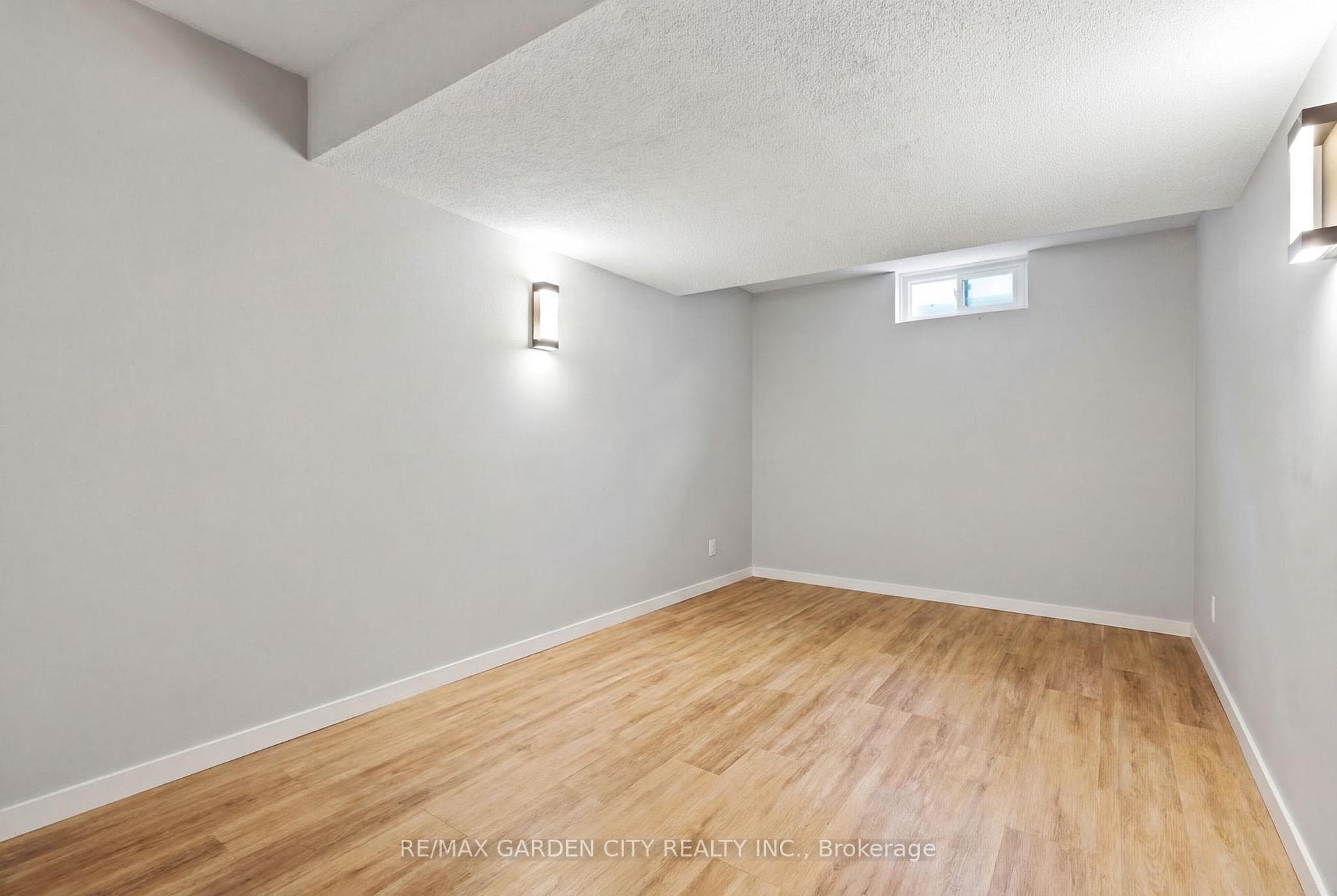 75 Ventura Drive Unit 32 photo 24