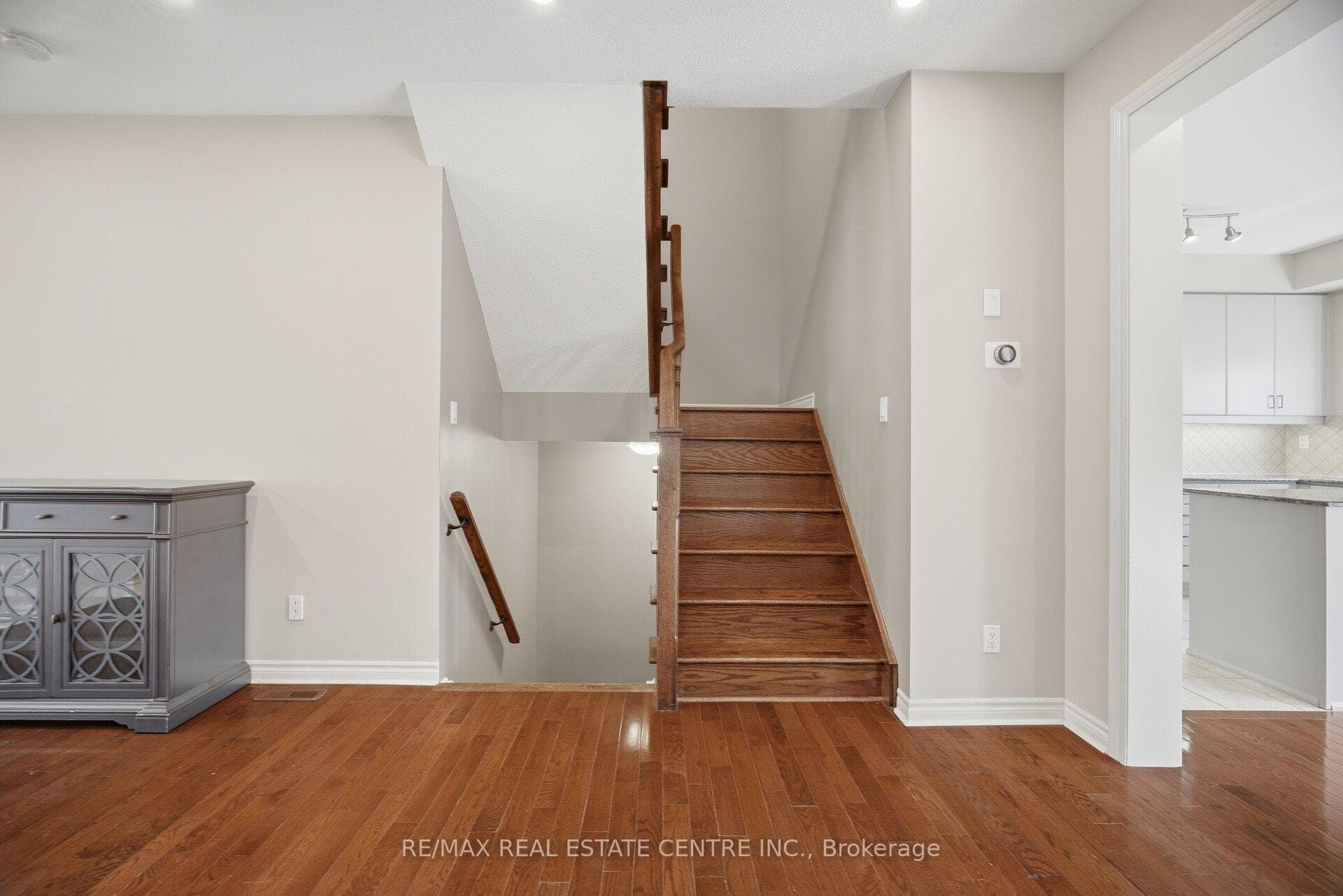 366 Hobbs Crescent photo 24