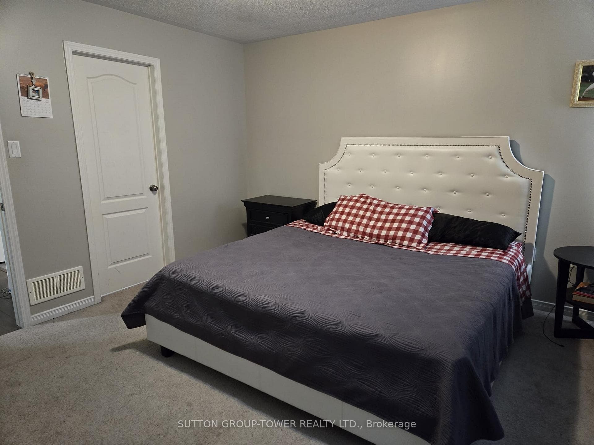 50 Armstrong Crescent photo 6