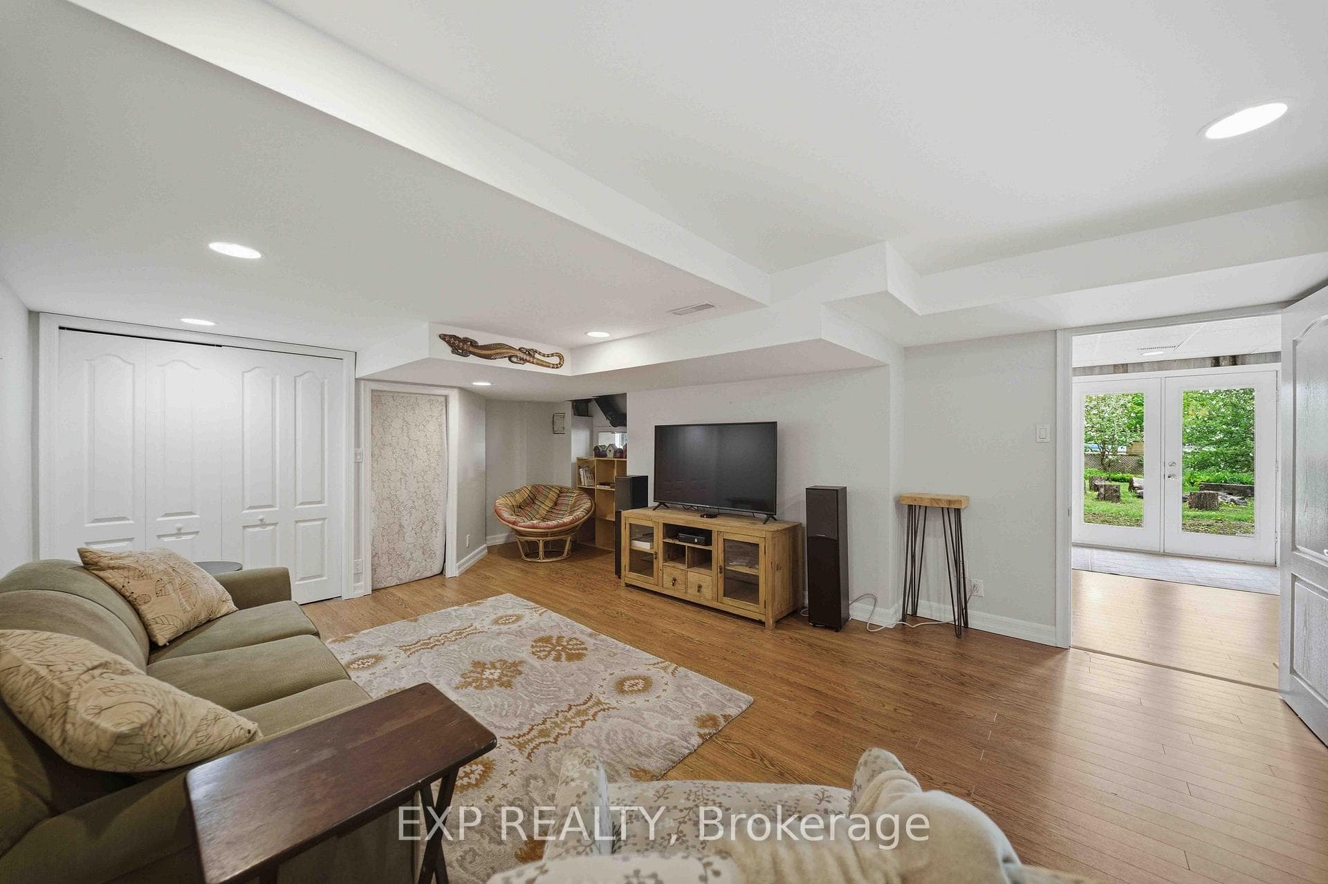 1264 Barnwell Crescent photo 22