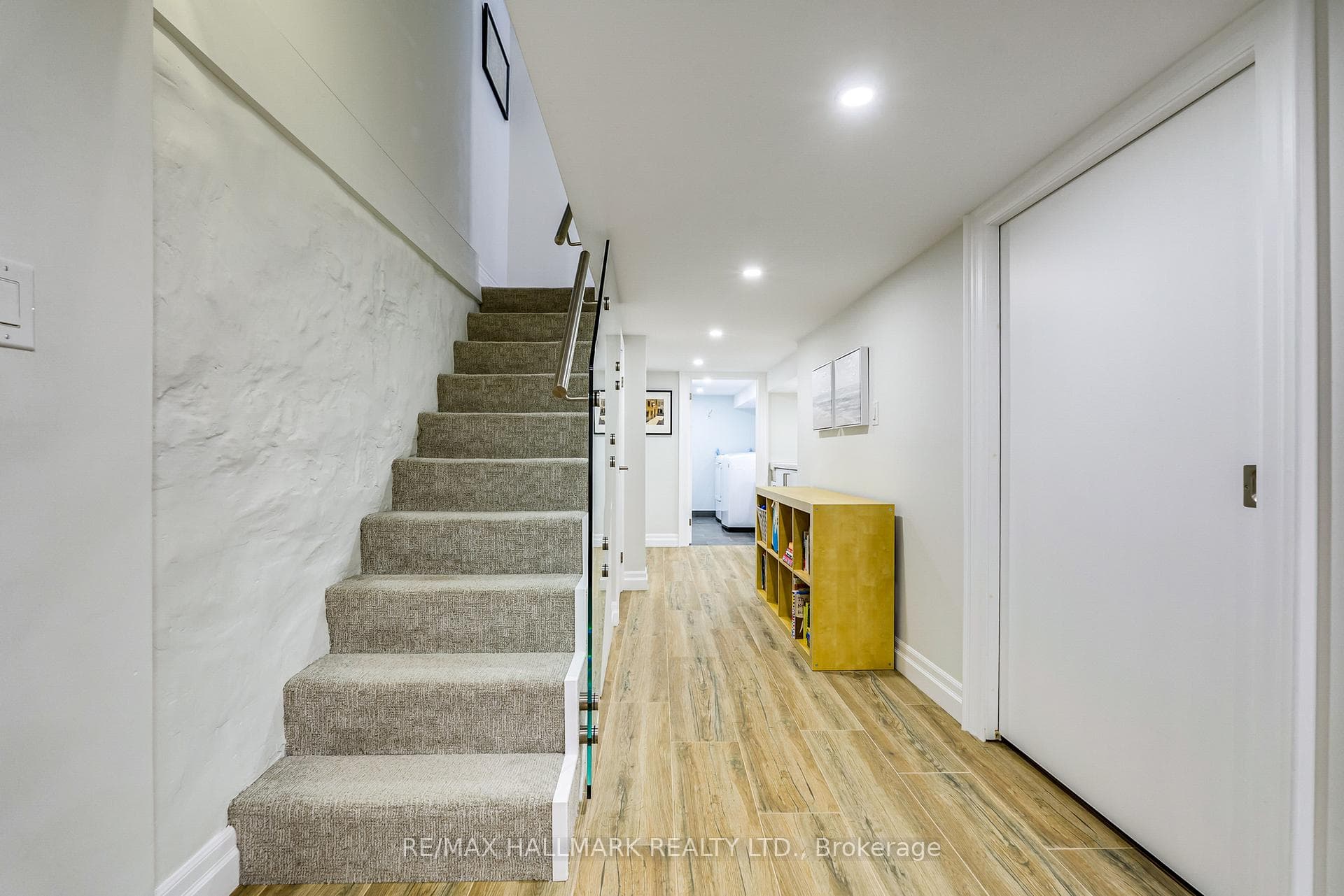 63 Hillsview Avenue photo 37