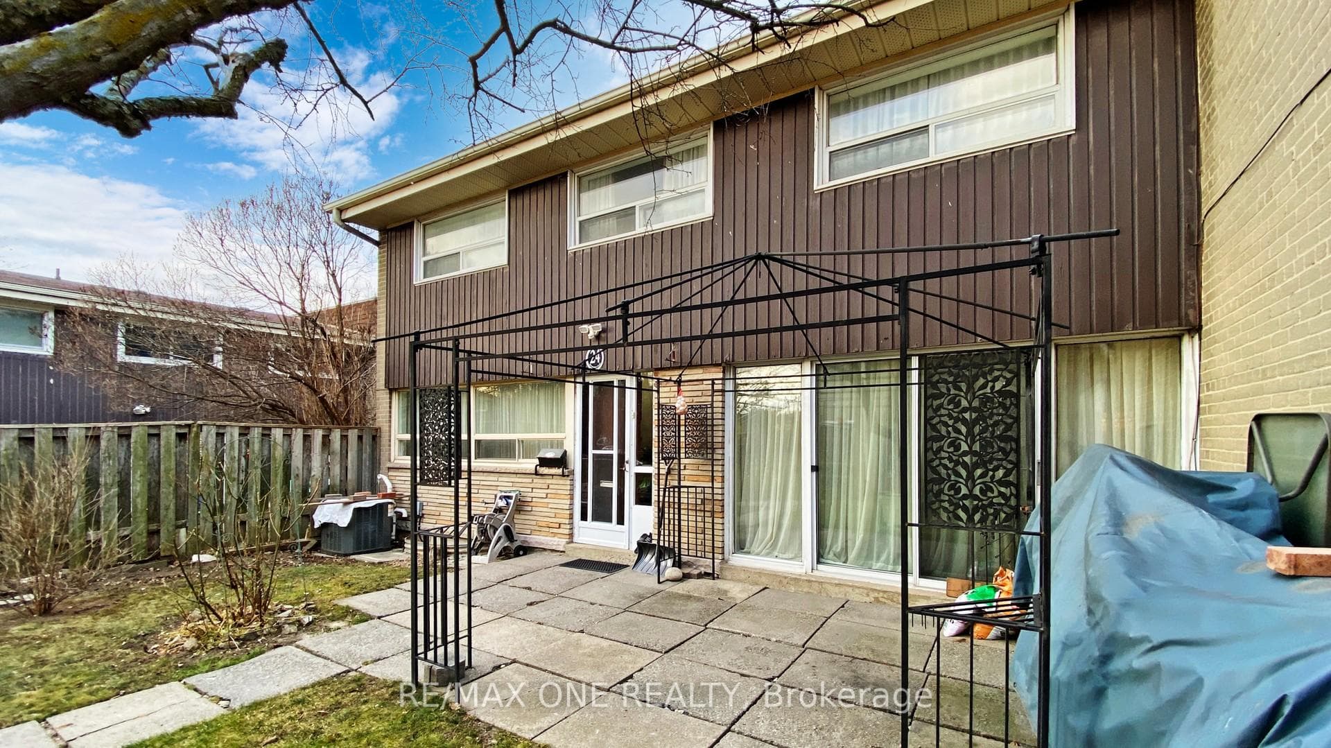 24 Streamdale Court photo 3