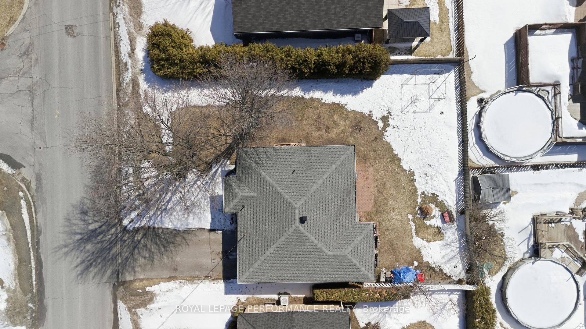 990 Laviolette Street photo 28