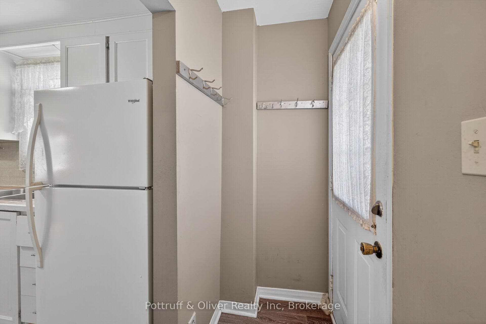 192 Ivon Avenue photo 21