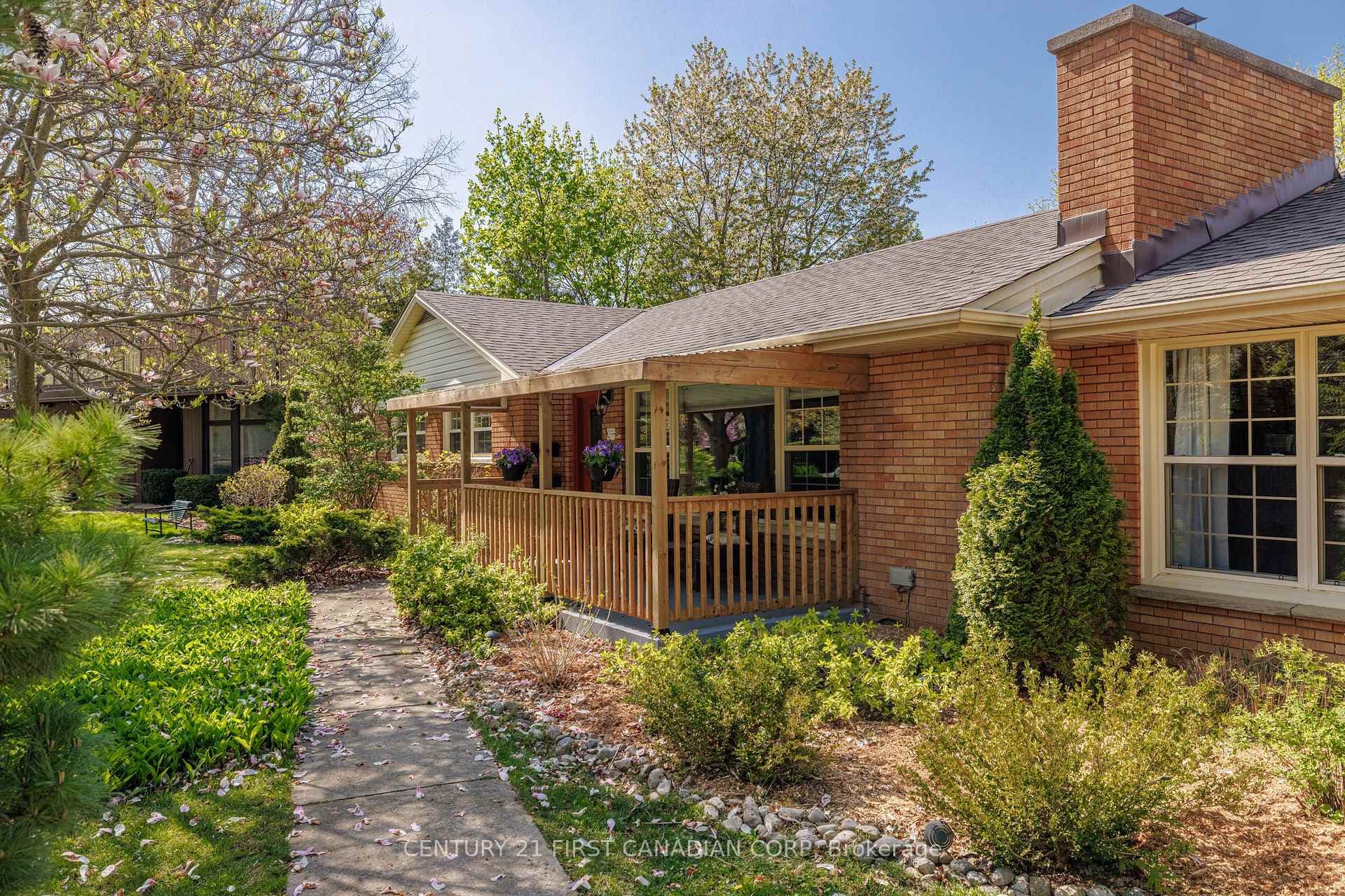 363 Ridout Street photo 4