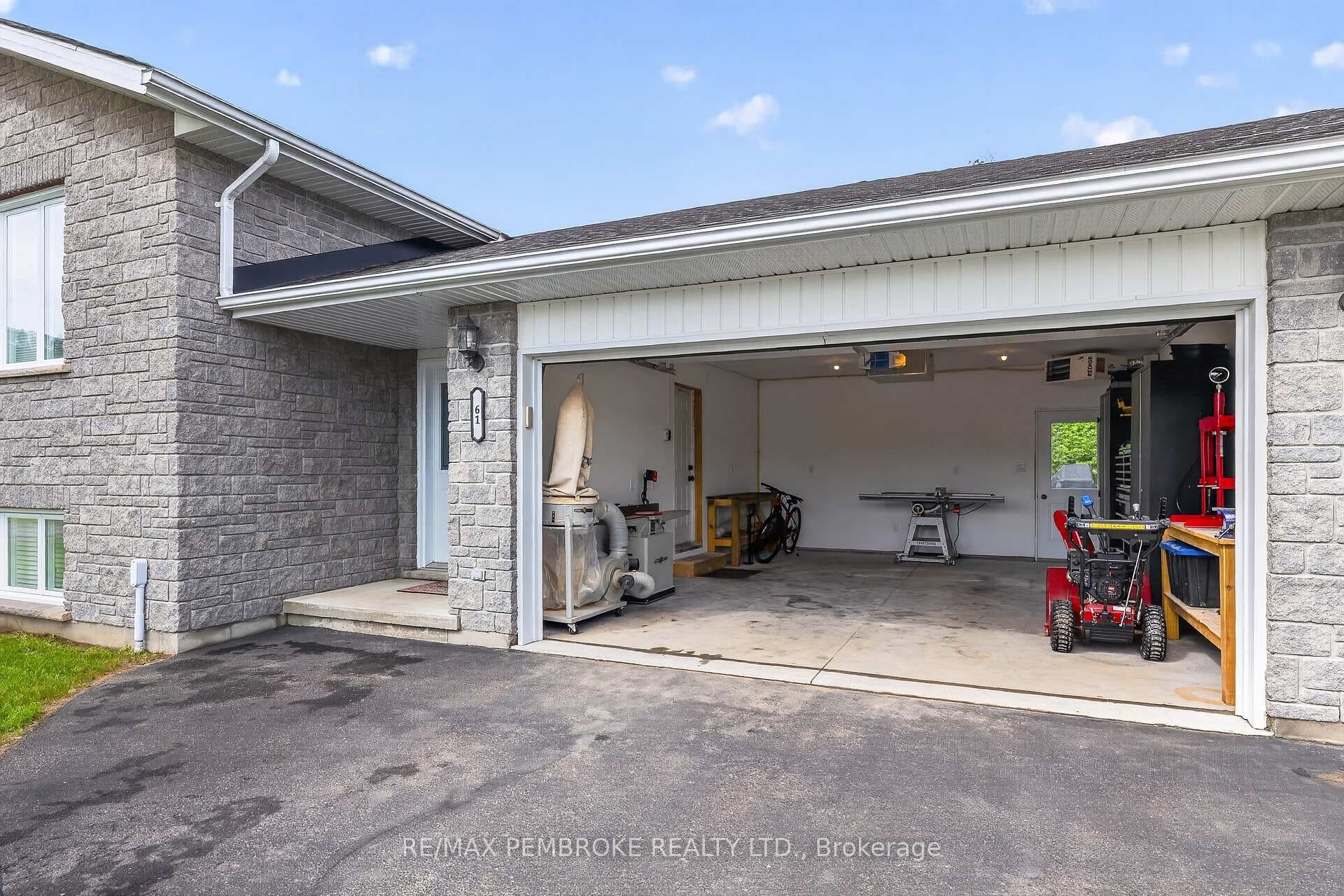 61 Oak Avenue photo 41