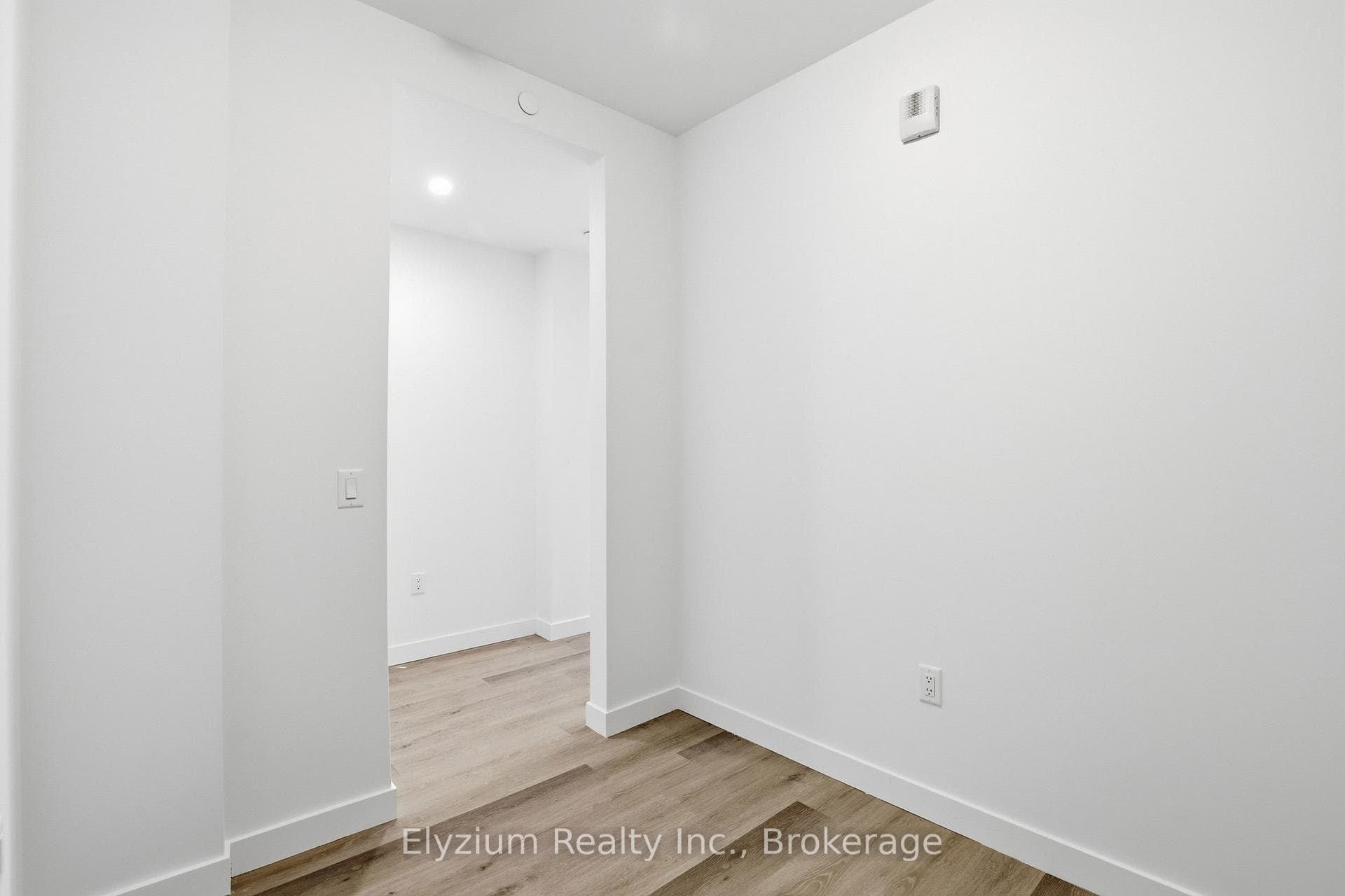 461 Green Road Unit 515 photo 4