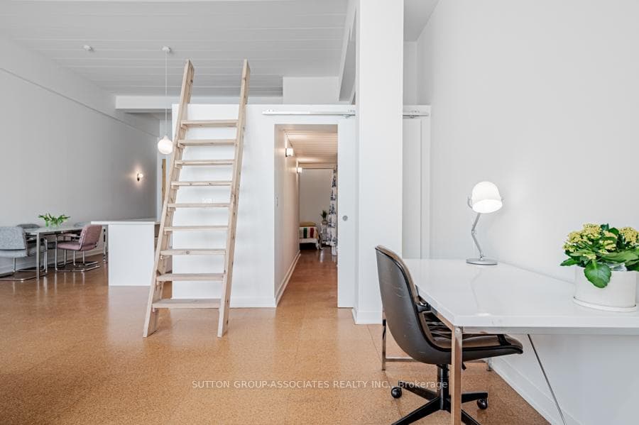 160 Baldwin Street Unit 319 photo 14