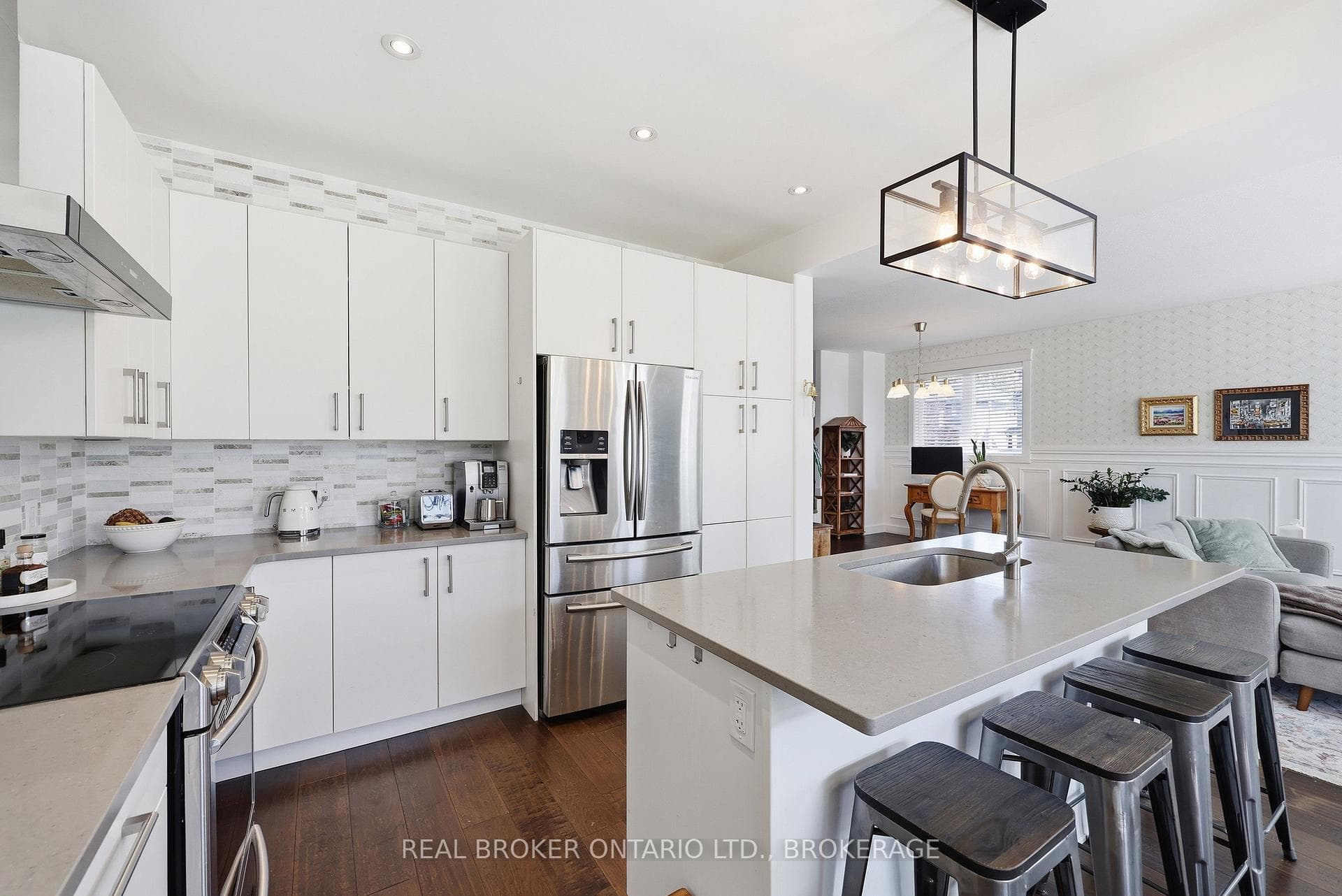 221 CLIPPER Court photo 17