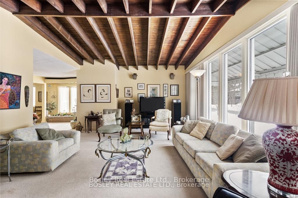 380 D'Arcy Street photo 15