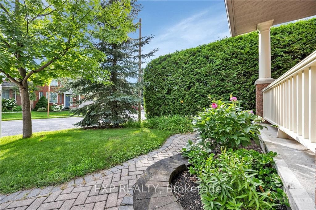 50 LAXFORD Drive photo 3