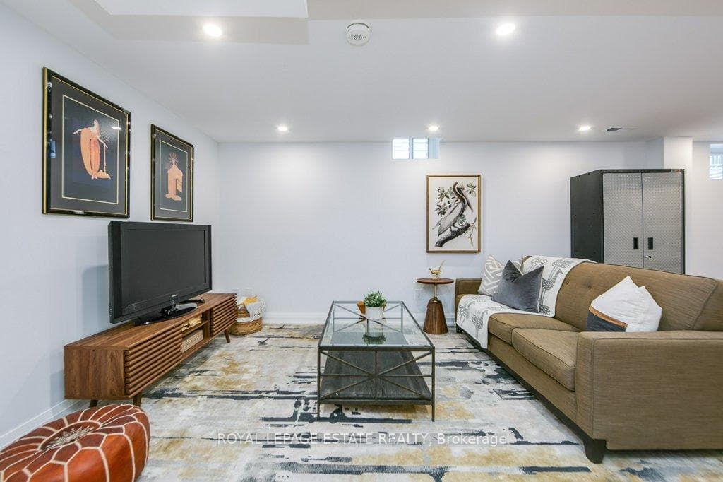 25 Herbert Avenue photo 33
