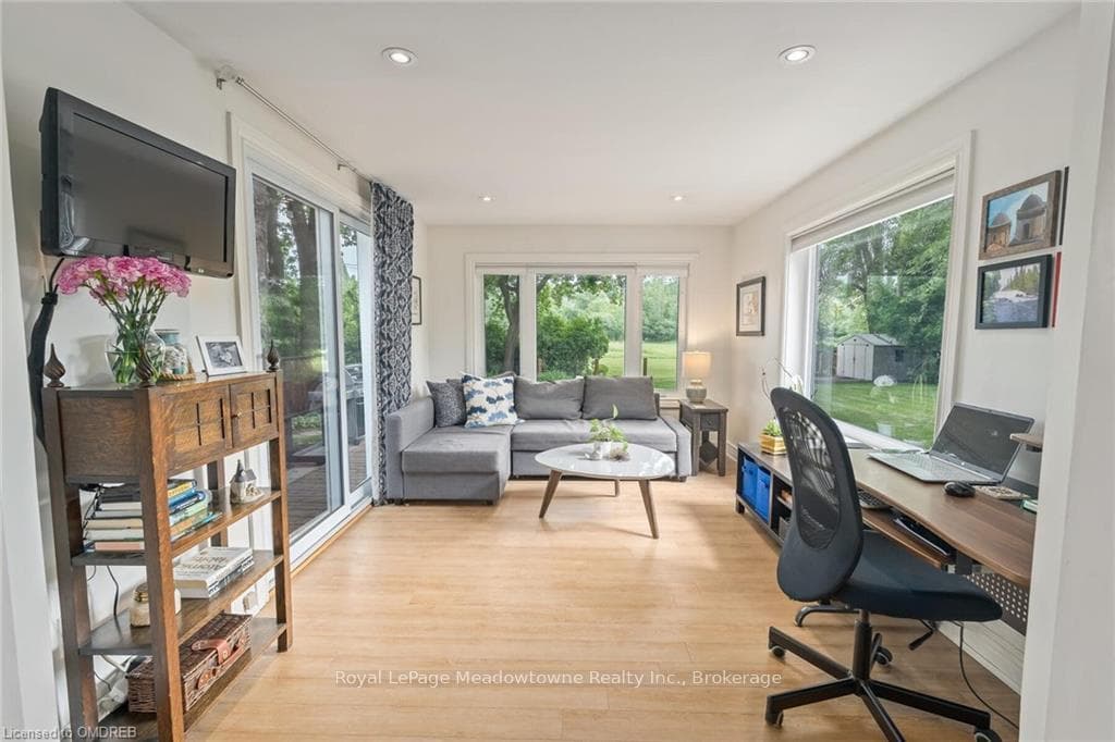 3 YORK Lane photo 11