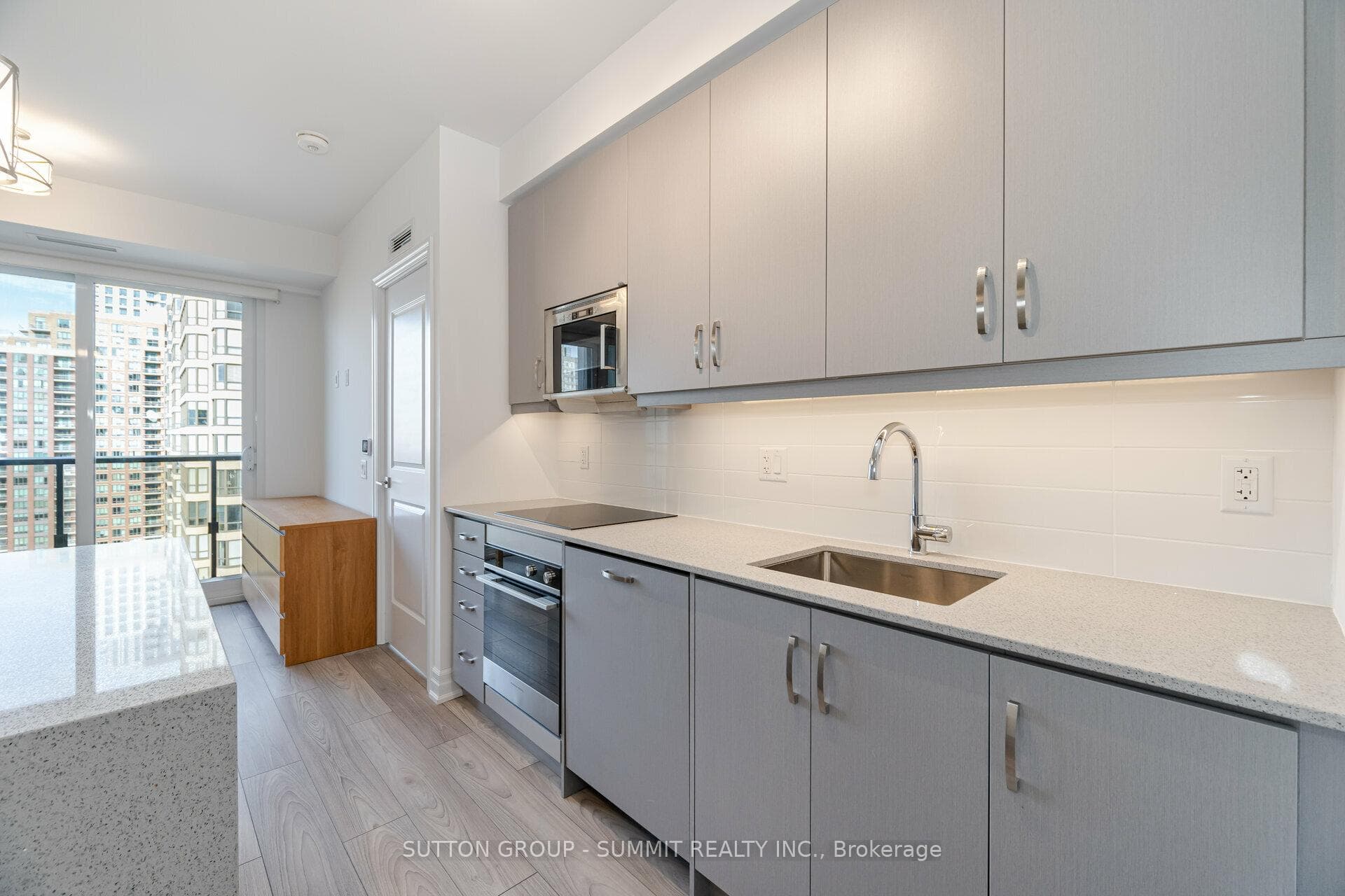 36 Elm Drive Unit 1510 photo 8