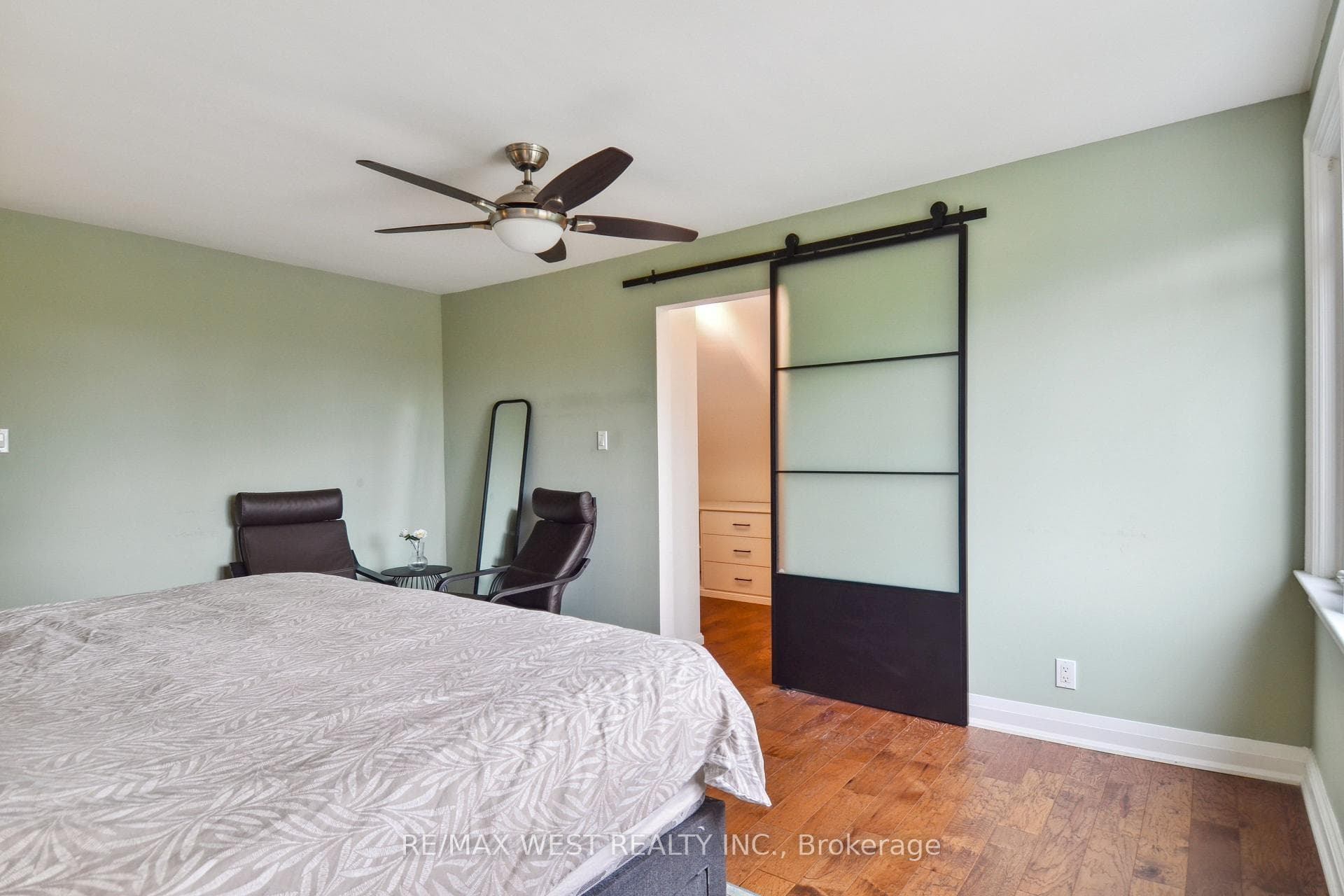 8 Macdonald Avenue photo 11