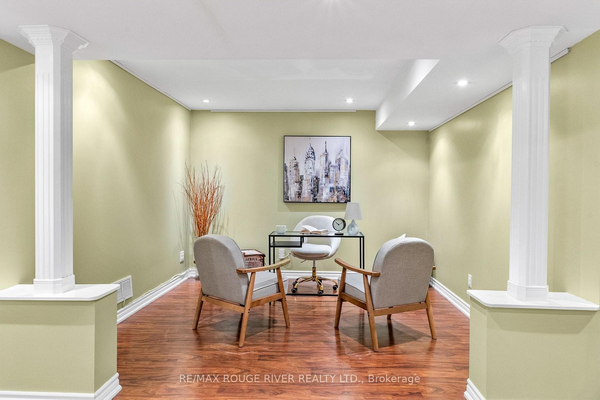 108 Gateway Court photo 34