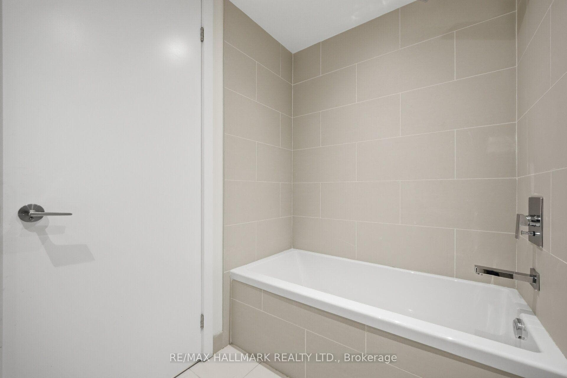 246 Logan Avenue Unit 518 photo 16