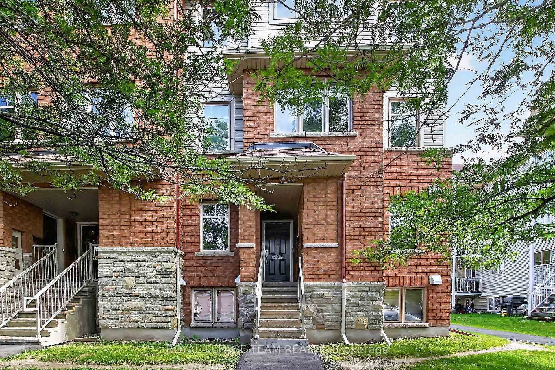 255 Deercroft Avenue photo 1