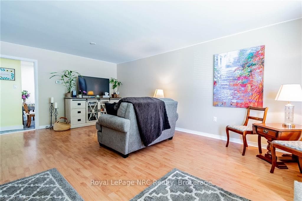 38 McNaughton Avenue photo 4