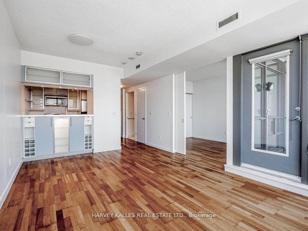 285 Mutual Street Unit 1803 photo 11