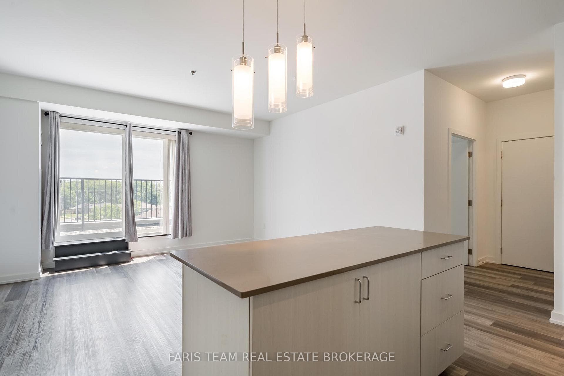 430 Essa Road Unit 401 photo 10