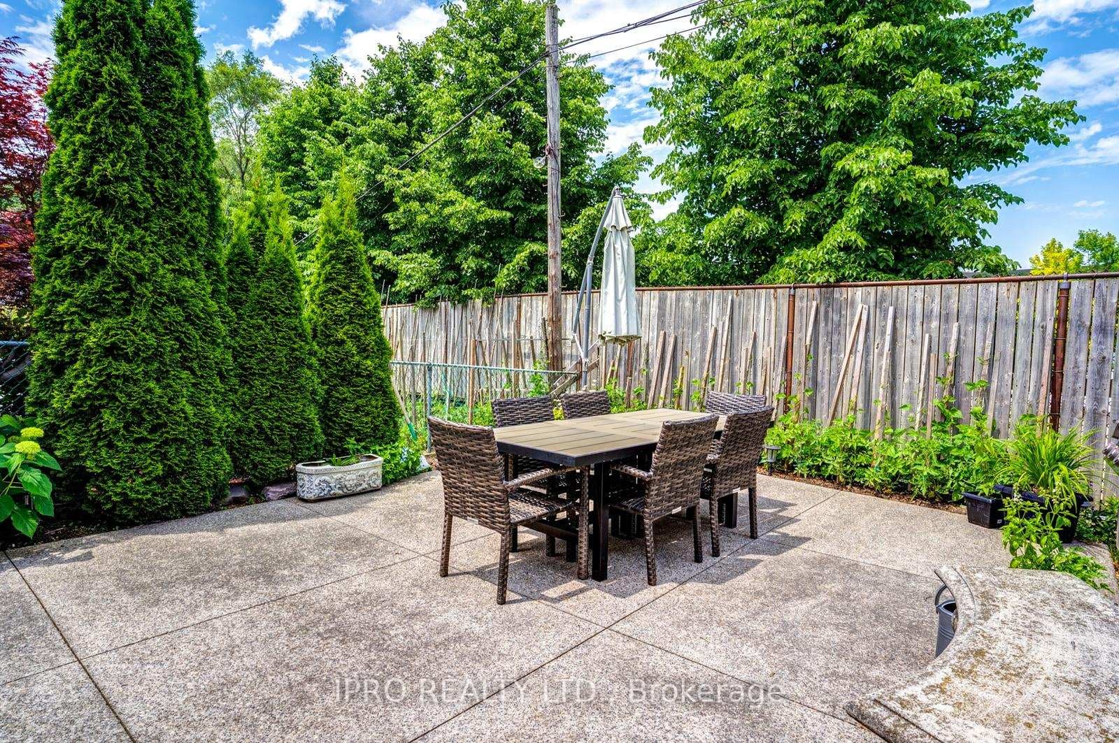 110 Trinnell Boulevard photo 32