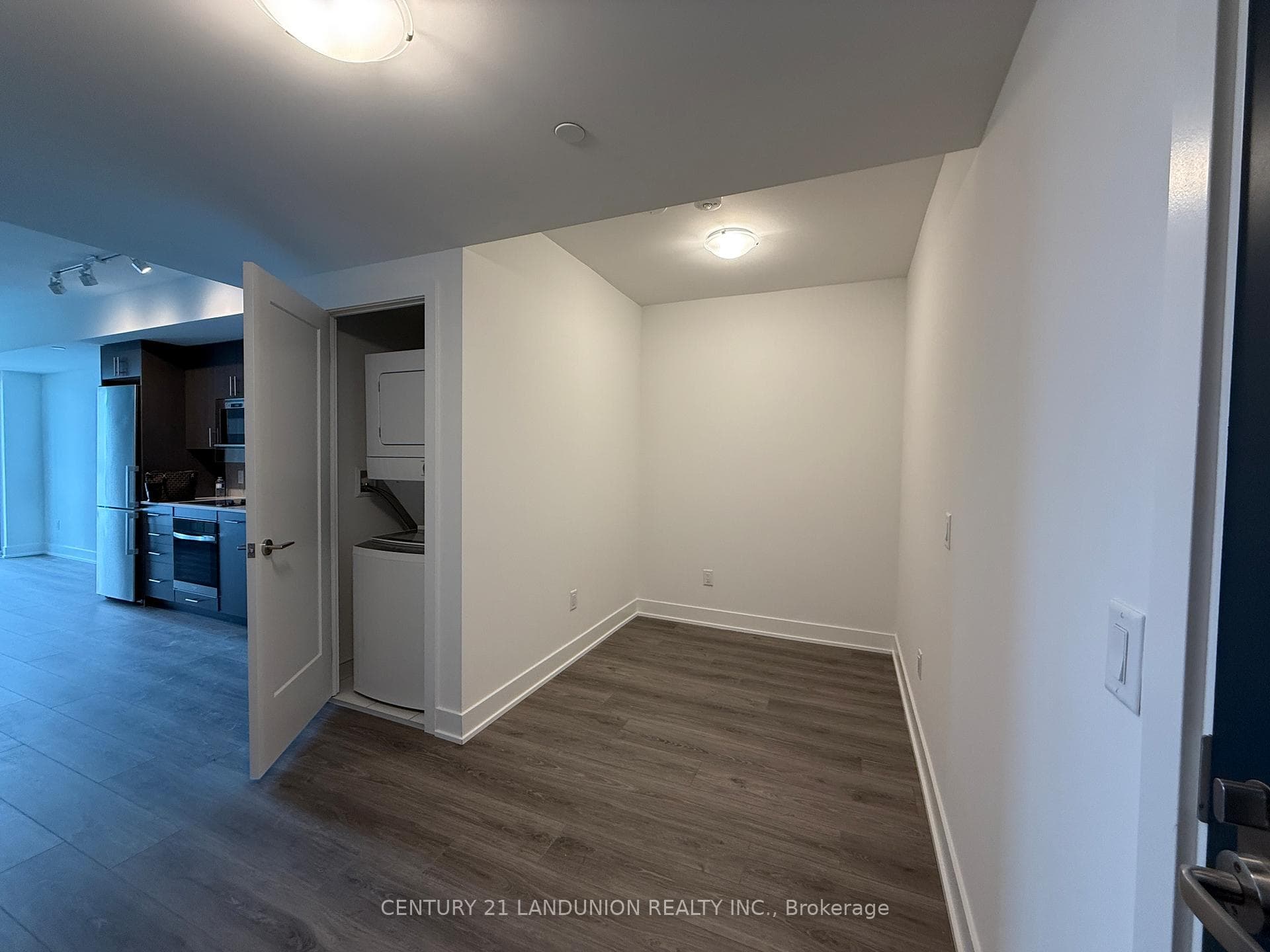 2545 Simcoe Street Unit 712 photo 18