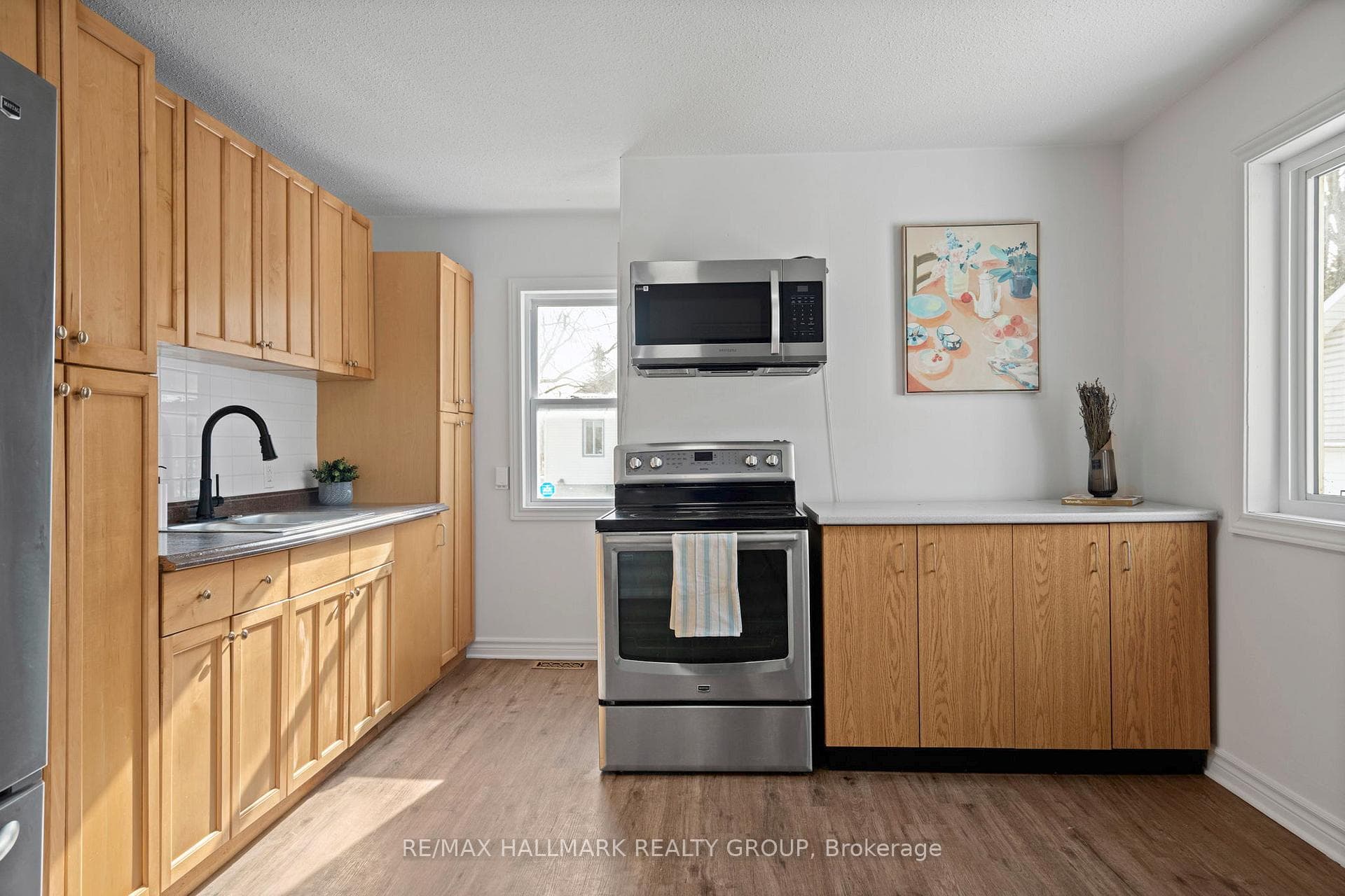 146 Ottawa Street photo 16