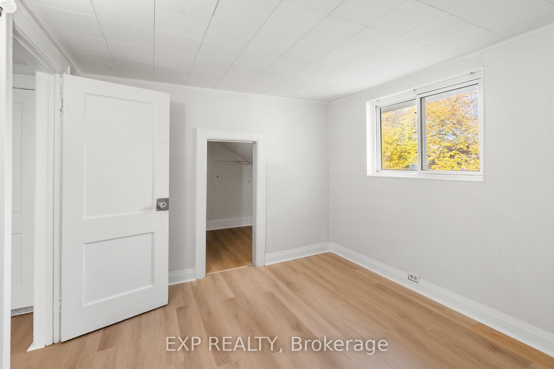 467 Grove Avenue photo 12