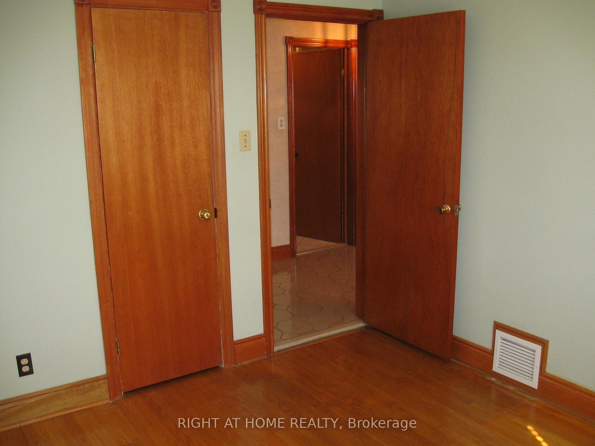 8 Hawkins Drive photo 22
