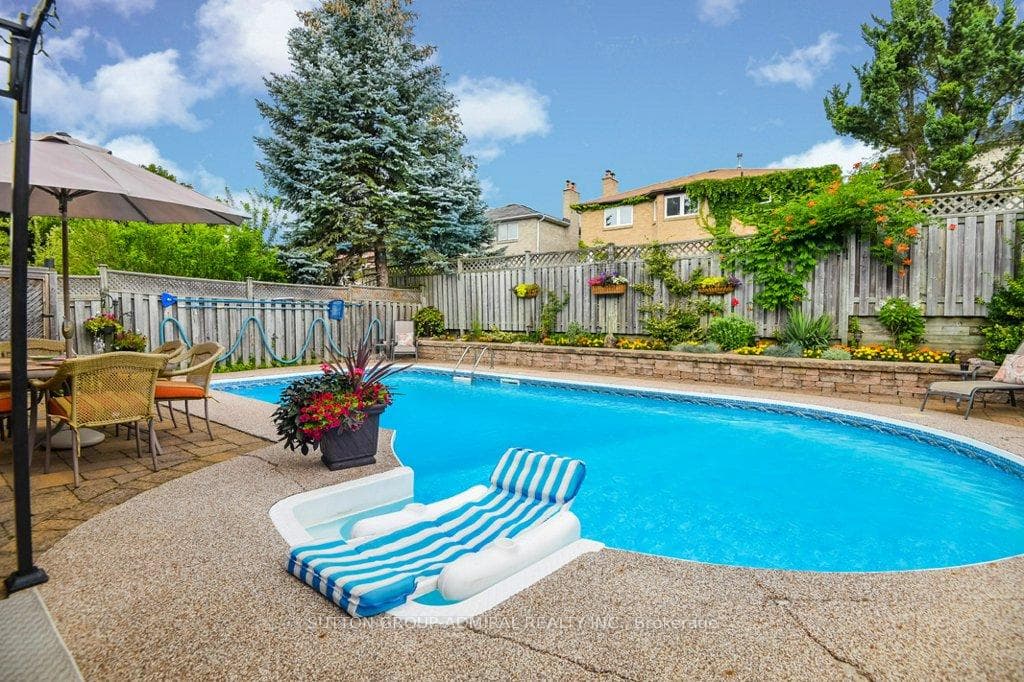 30 O'Connor Crescent photo 2