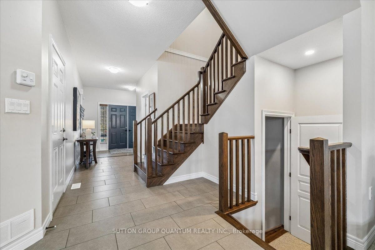 92 Garinger Crescent photo 17